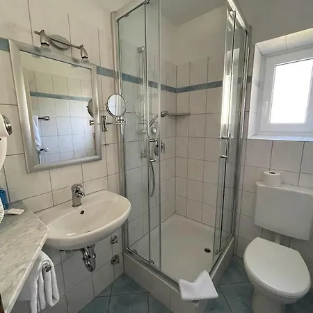 Zum Schwanen Garni Fogadó 2*